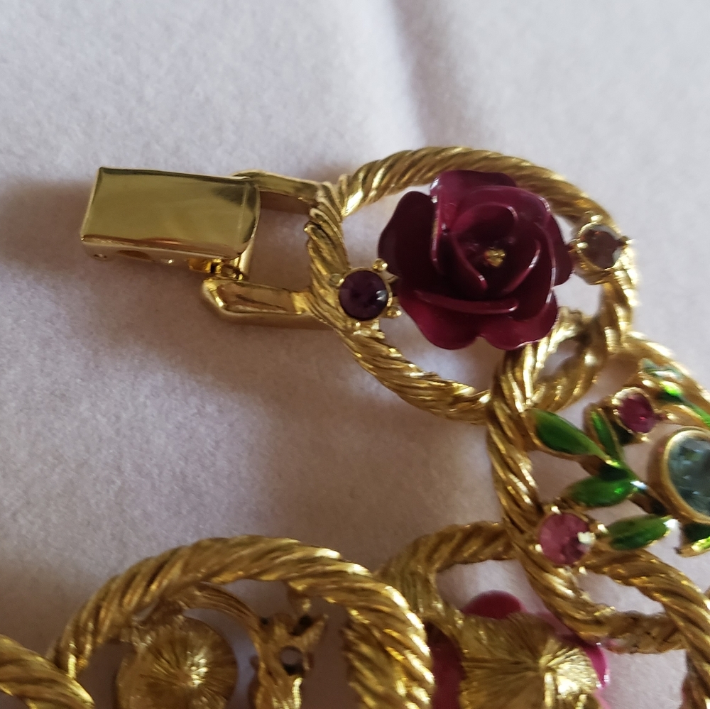 JOAN RIVERS | Roses Bracelet 🌹 - Picture 12 of 17